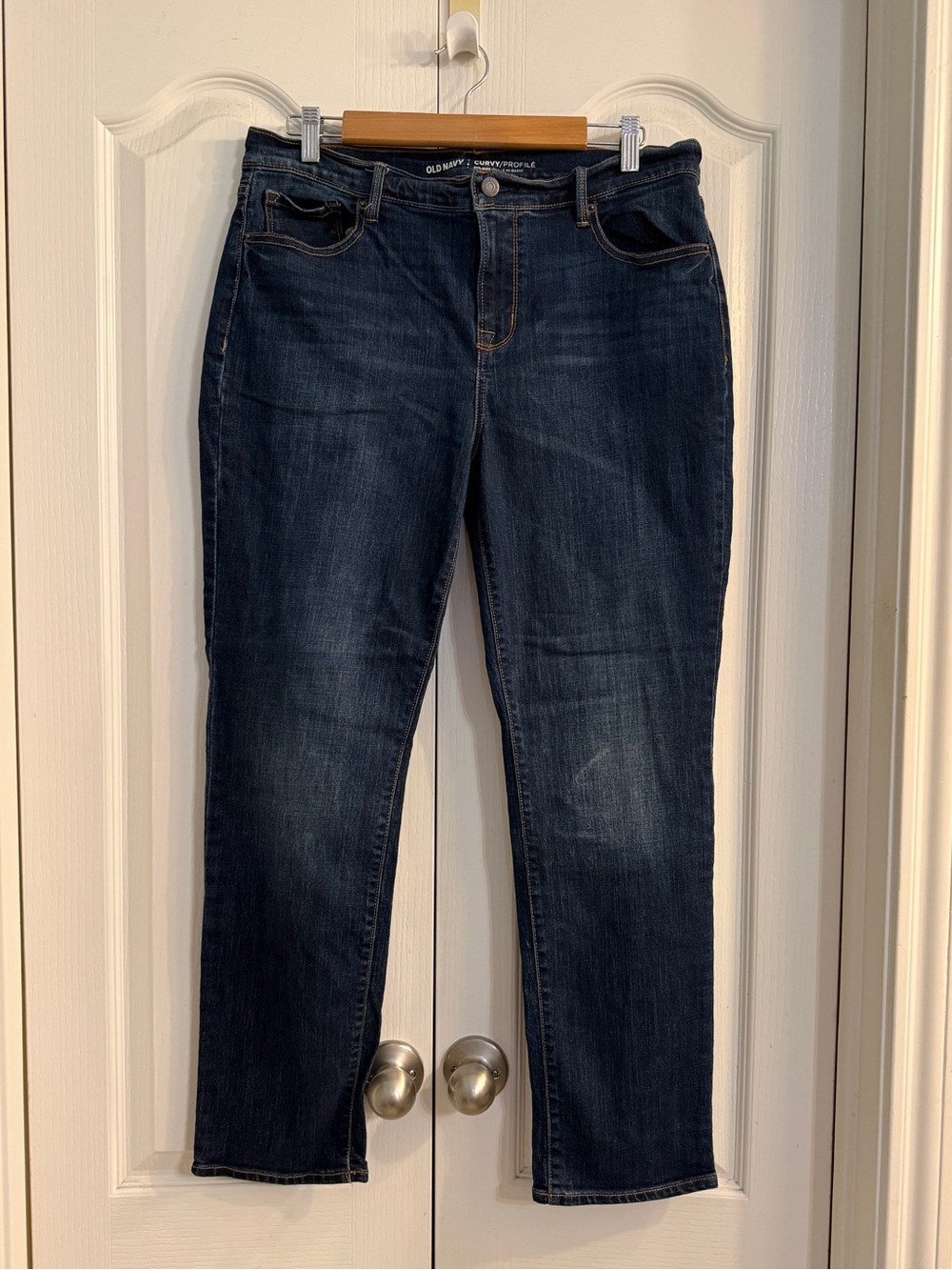 Old Navy Curvy Profile Mid-Rise Petite Jeans in Dark Blue Wash